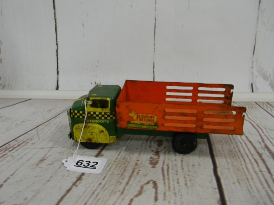 WYANDOTTE LIVESTOCK TRUCK