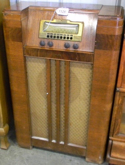 FLOOR MODEL PHILCO RADIO