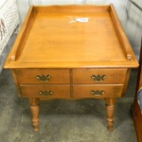EARLY AMERICAN END TABLE