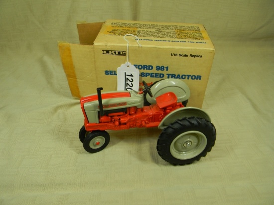 ERTL FORD 981 SELECT-O-SPEED FORD TRACTOR