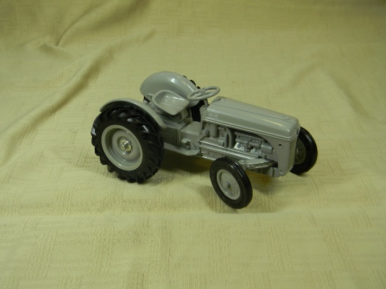 ERTL FORD 9N TRACTOR