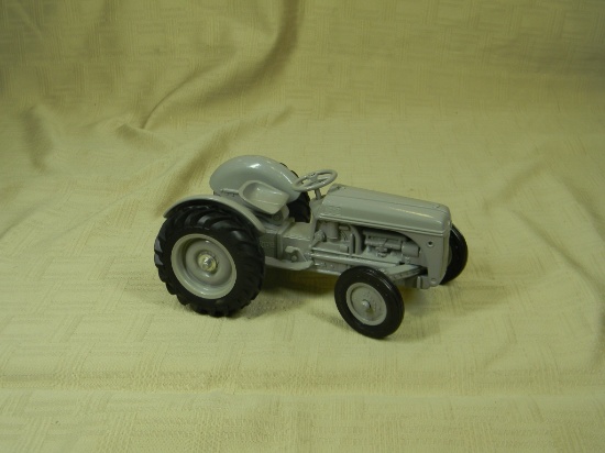 ERTL FORD 9N TRACTOR