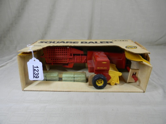ERTL NEW HOLLAND SQUARE BALER