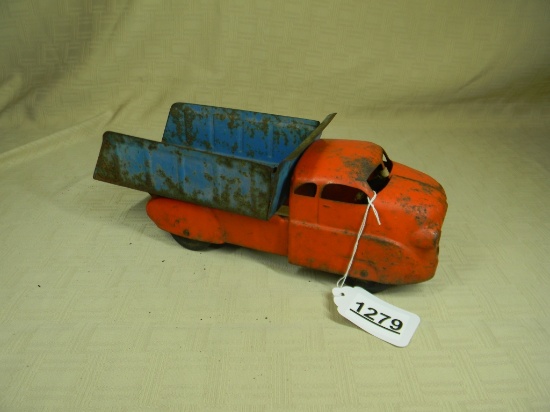TIN DUMP TRUCK W/ RUBBER WHEELS