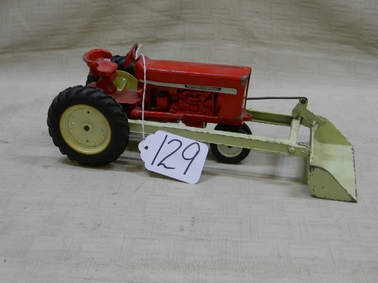 INTERNATIONAL TRACTOR WITH LOADER