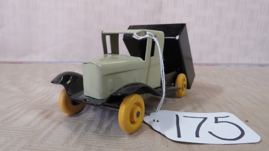 WYANDOTTE DUMP TRUCK