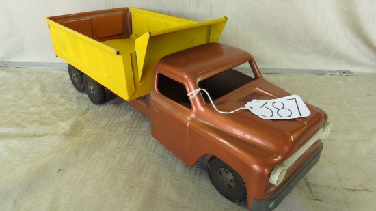STRUCTO HYD DUMP TRUCK