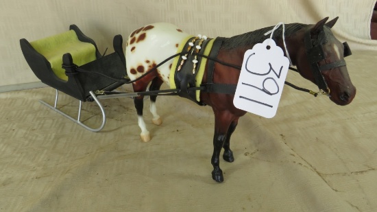 HORSE W/ SLEIGH