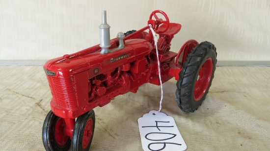 ERTL MCCORMICK FARMALL TRACTOR