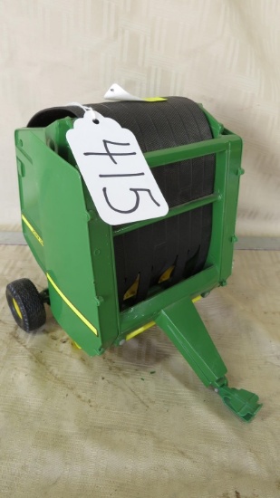 ERTL JD ROUND BALER W/ BALE