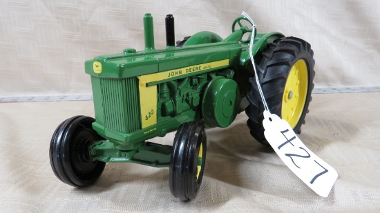 ERTL JD 820