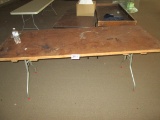 FOLDING TABLE