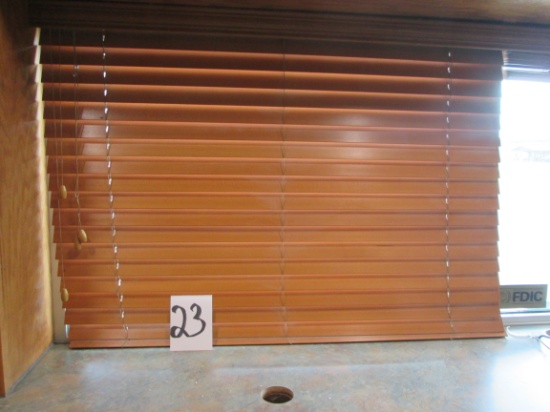47 In Wood Blinds * 2