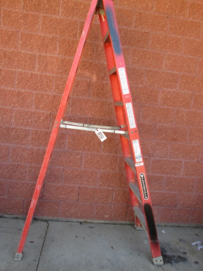 8' Louisville Fiberglass Step Ladder