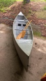 Grumman aluminum canoe w/ paddles