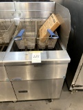 PITCO S/S 65LB FRYER W/140K BTUs, FRY BASKETS & CASTERS MOD. SG18S