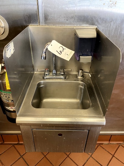 S/S 15" WALL HAND SINK W/SIDE SPLASHES & SOAP/TOWEL DISPENSERS