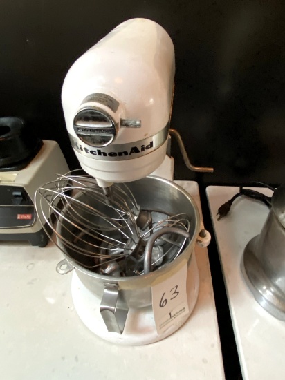 KITCHENAID WHITE ENAMEL COMMERCIAL 5QT MIXER W/TOOLS