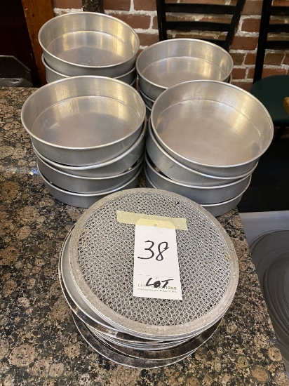 *LOT*ALUMINUM ASST 9.5" PANS & 10" SCREENS