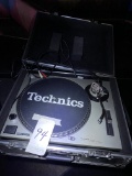 TECHNICS TURNTABLE W/CASE MOD. SL-1200MK2