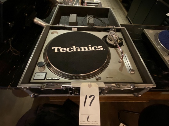 TECHNICS QUARTZ DIRECT-DRIVE TURNTABLE W/HARD CASE MOD. SL-1200MK2