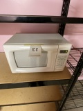 EMERSON WHITE MICROWAVE OVEN