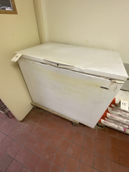KENMORE WHITE CHEST FREEZER (POOR COSMETIC CONDITION)