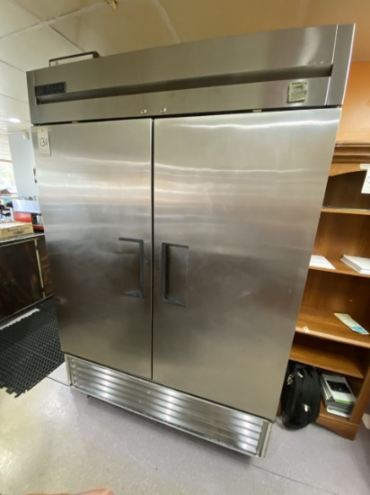 TRUE S/S 2-DOOR FREEZER W/CASTERS
