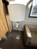 BLACK METAL FLOOR LAMP