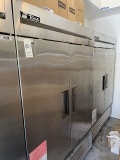 TRUE S/S 2-DOOR FREEZER W/CASTERS (NO SHELVES)