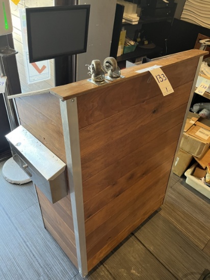 WOOD MAITRE D' STATION (NOEEDS CASTERS)
