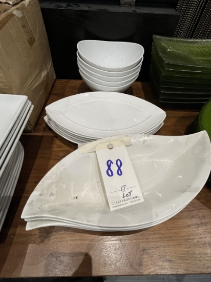 *LOT*(17)ASST WHITE SPECIALTY PLATES & BOWLS