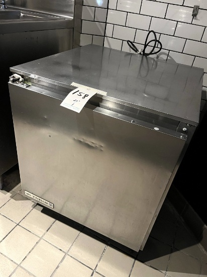 BEVERAGE AIR S/S 1-DOOR 27" UNDERCOUNTER REFRIGERATOR W/CASTERS MOD. UCR27A