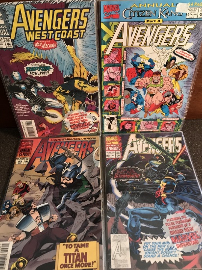 4 Avengers Annual Comics #8 and #21-23 Marvel Comics With Trading Cards