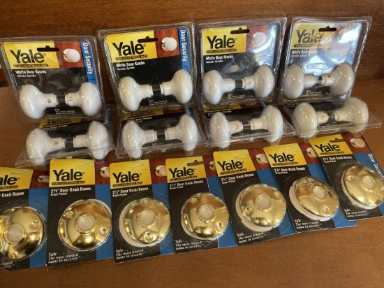 15 Items NEW 8 White Door Knobs Yale Includes Spindle & 7 Yale 2 1/2" Door Knob Roses Brass Plated A