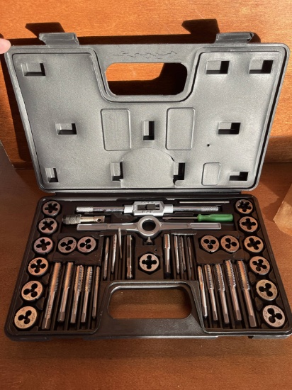 40 Piece Like New Condition Performance Tool Tap & Die Set in Case