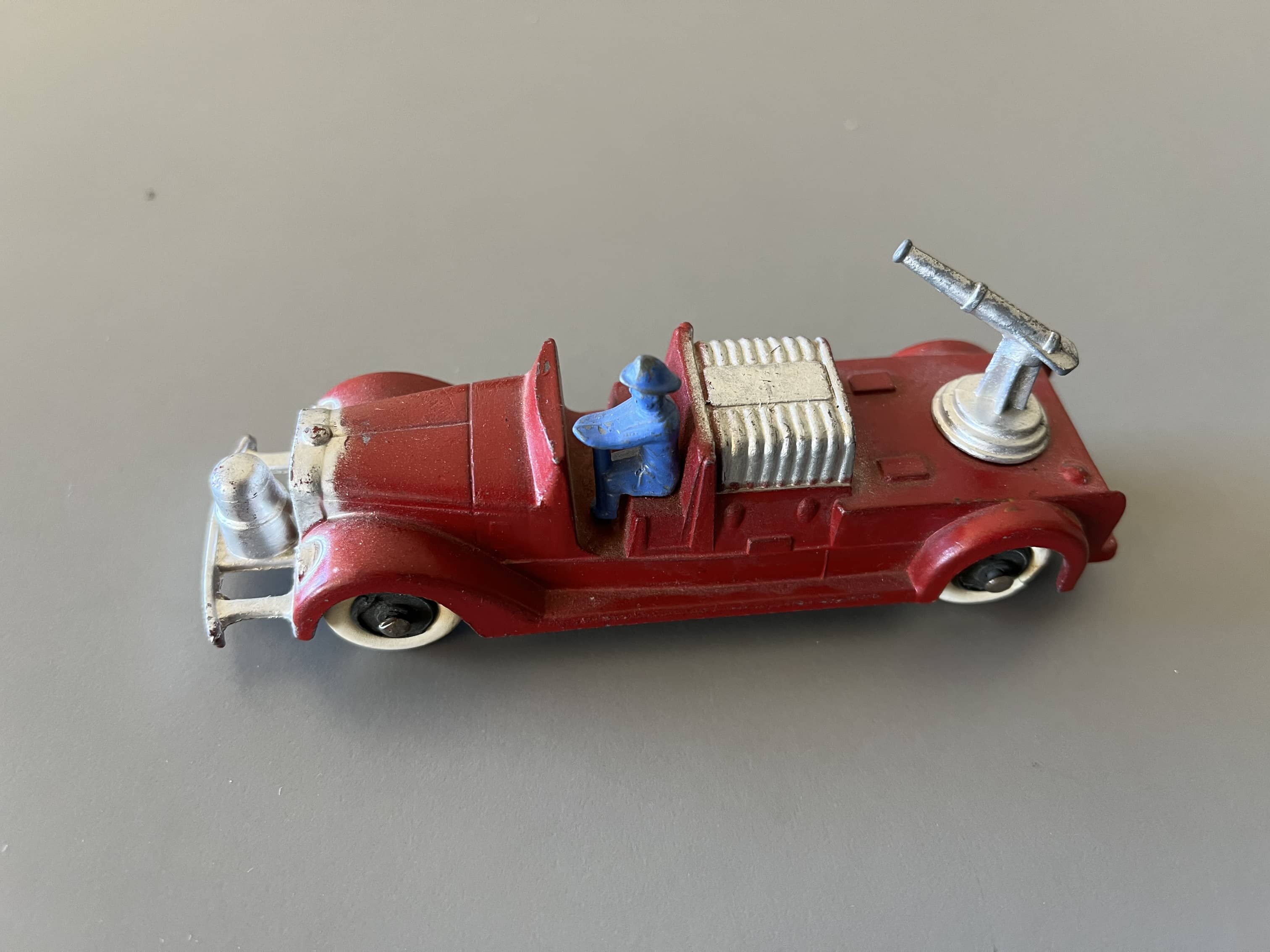 A Vintage Antique 1930s Fire Engine Truck 1 T Metal Model 24 Red