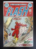 The Flash Comic #221 DC 1973 Bronze Age Green Lantern 20 Cents Death Threat on Titan