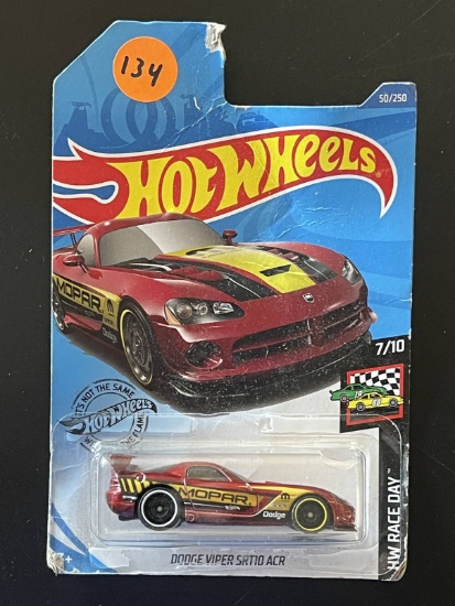 Hot Wheels Dodge Viper SRT10 ACR (Ripped) Carded HW Race Day 2017