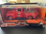 Harvey-Davidson Cycles H-D Custom 1:24 1948 Ford F-1 Pickup & 1936 El Knucklehead Box Crushed