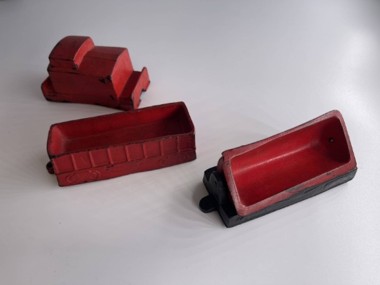 3 Arcor Rubber Vintage Train Cars No Wheels Red 5 1/2 Inches 1930 Antique Toys