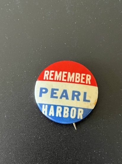 WWII Remember Pearl Harbor Button/Pin