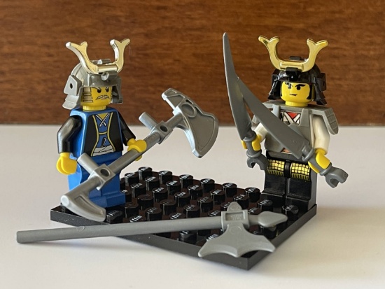 Classic Lego 2 Shogun Warriors with 4 Weapons and Standing Platform