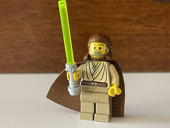 Qui-Gon Jinn Jedi Minifigure Lego Star Wars Yellow Head with Lightsaber