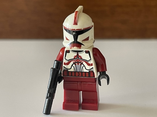 Star Wars Captain Clone Trooper Minifigure with Blaster