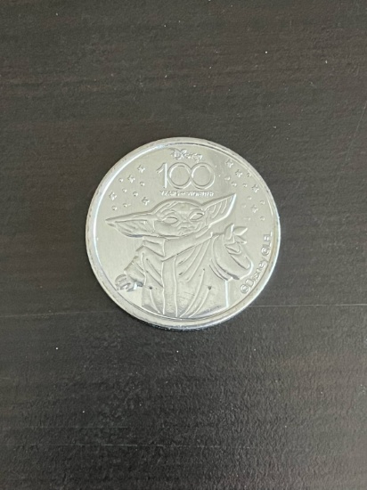 Baby Yoda Grogu Star Wars Silver 100 Anniversary Coin Disneyland Exclusive 100 Years of Wonder Manda