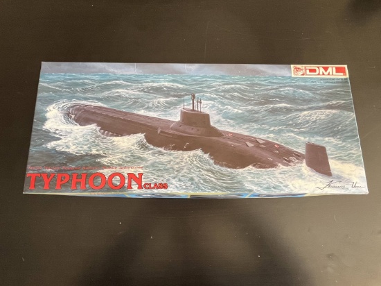 DML 1:350 Scale Typhoon Class Sub Model Kit