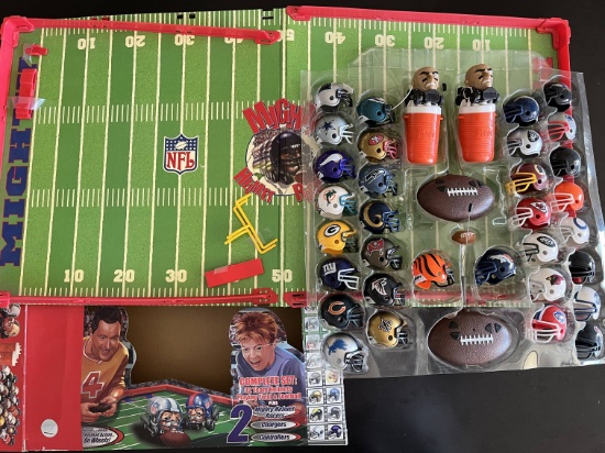 2006 NFL Mighty Helmet Racers Radio Controlled RC Football Game 32 Helmets