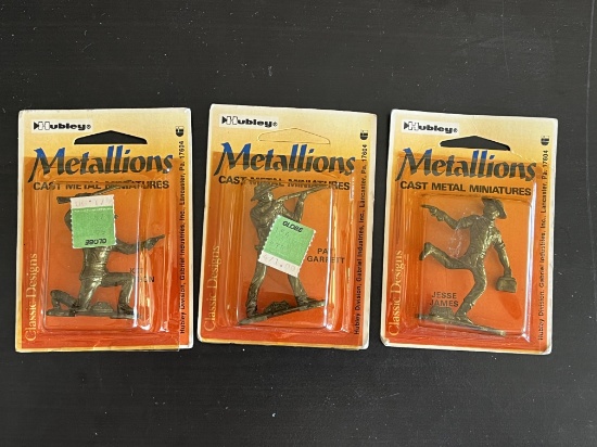 3 Hubley Coyboy Cast Metal Miniatures Metallions Jesse James Pat Garrett Kit Carson