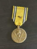 Belgian WWII Victory/Comm. Medal with Swords